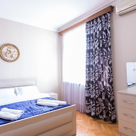 Hotel Cattaleya Батумі Екстер'єр фото