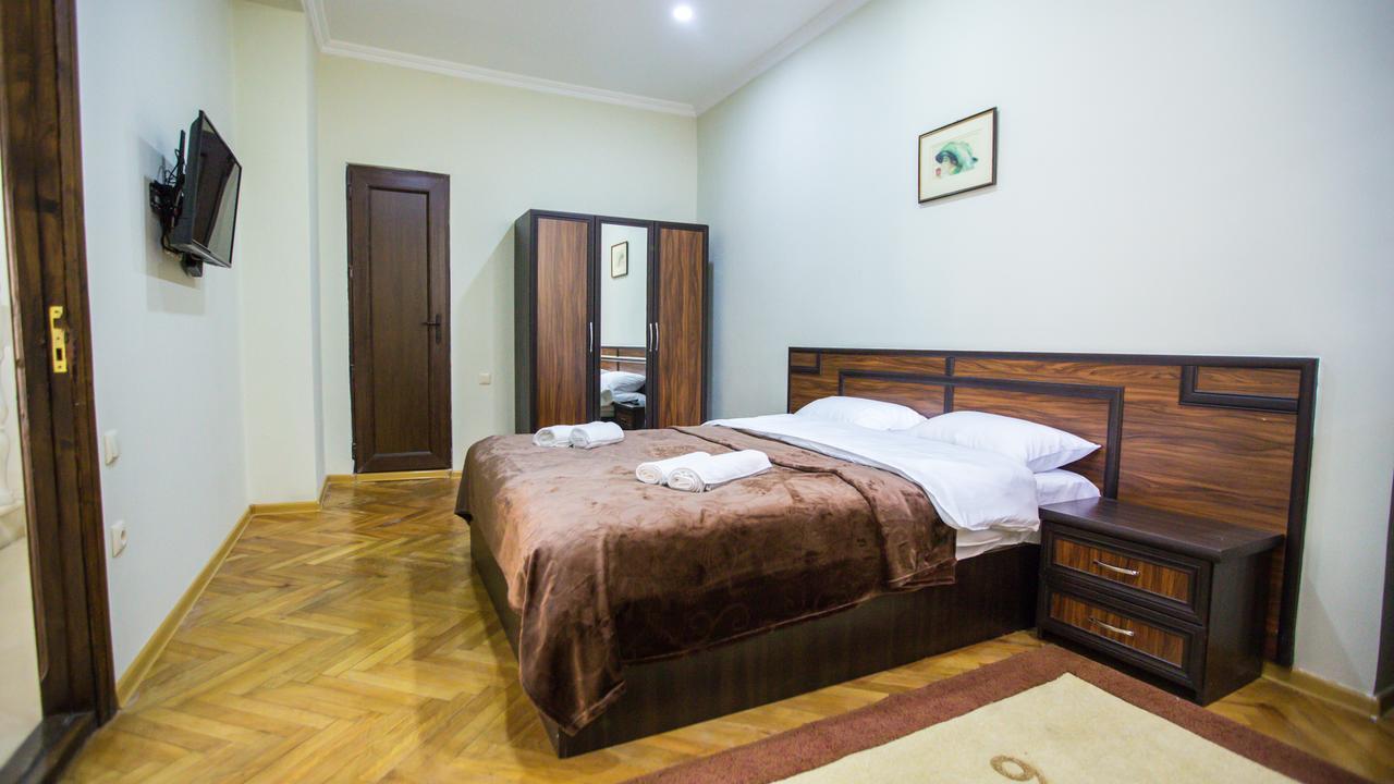 Hotel Cattaleya Батумі Екстер'єр фото