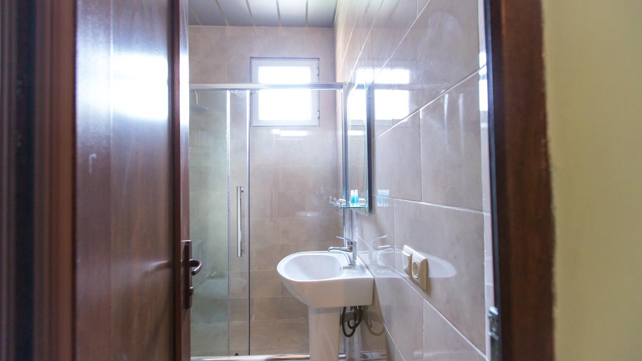 Hotel Cattaleya Батумі Екстер'єр фото