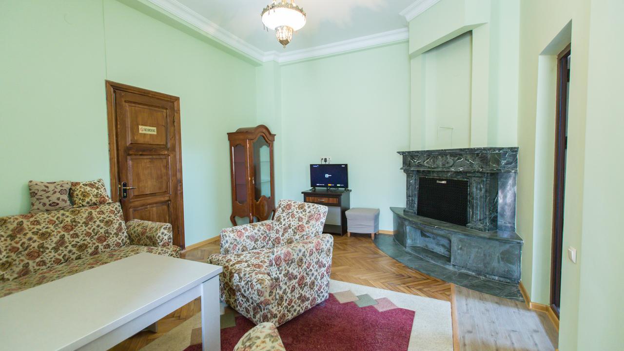 Hotel Cattaleya Батумі Екстер'єр фото