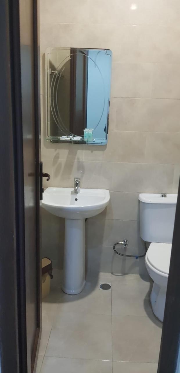 Hotel Cattaleya Батумі Екстер'єр фото